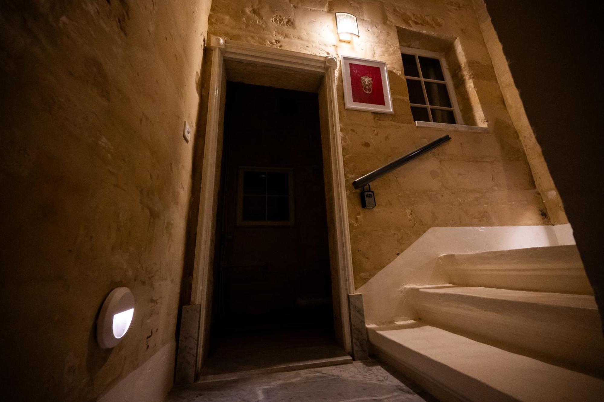 Arcanum Apartment 1 Very Close To Seafront Bus Station And Ferry To Valletta سنجليا المظهر الخارجي الصورة
